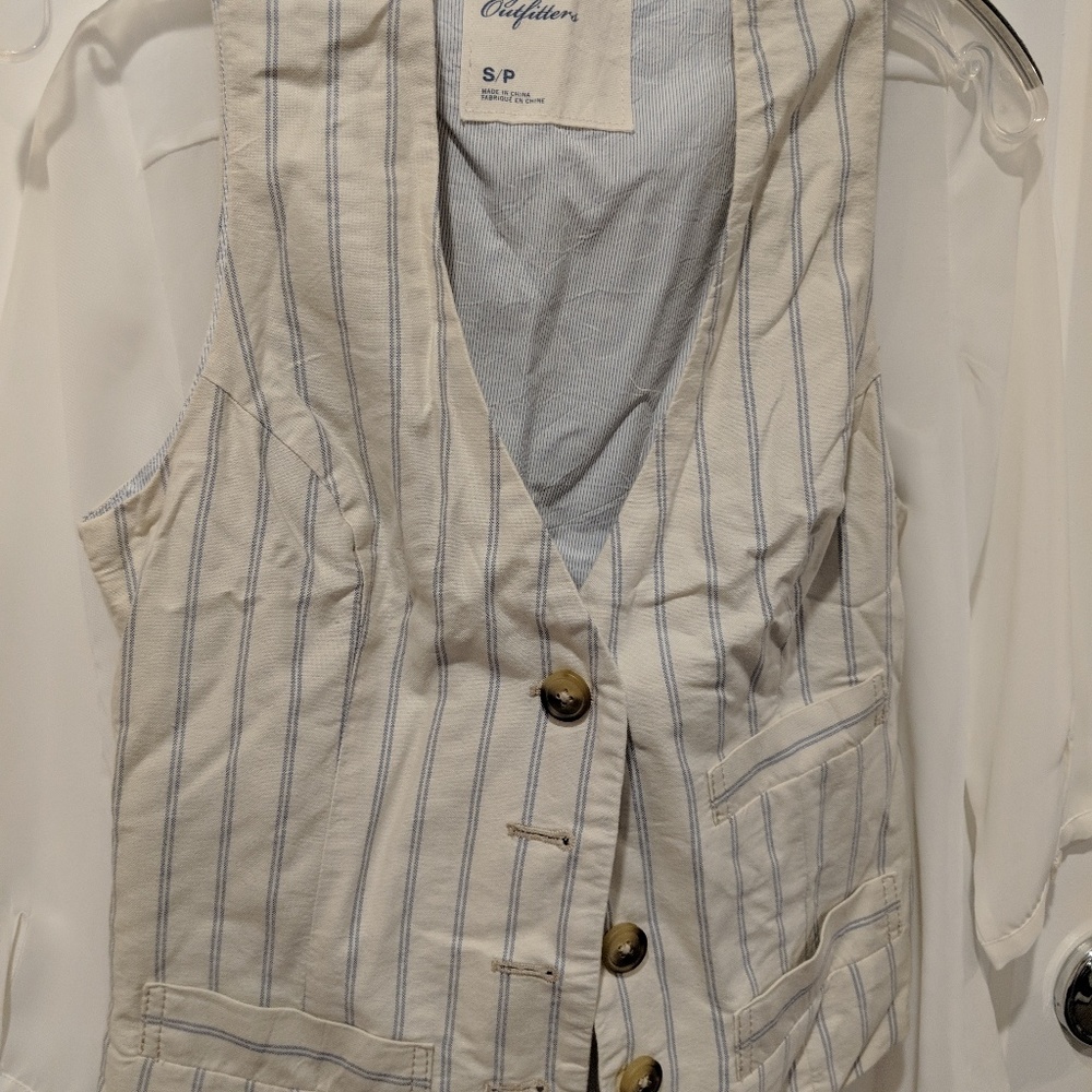 AE vest